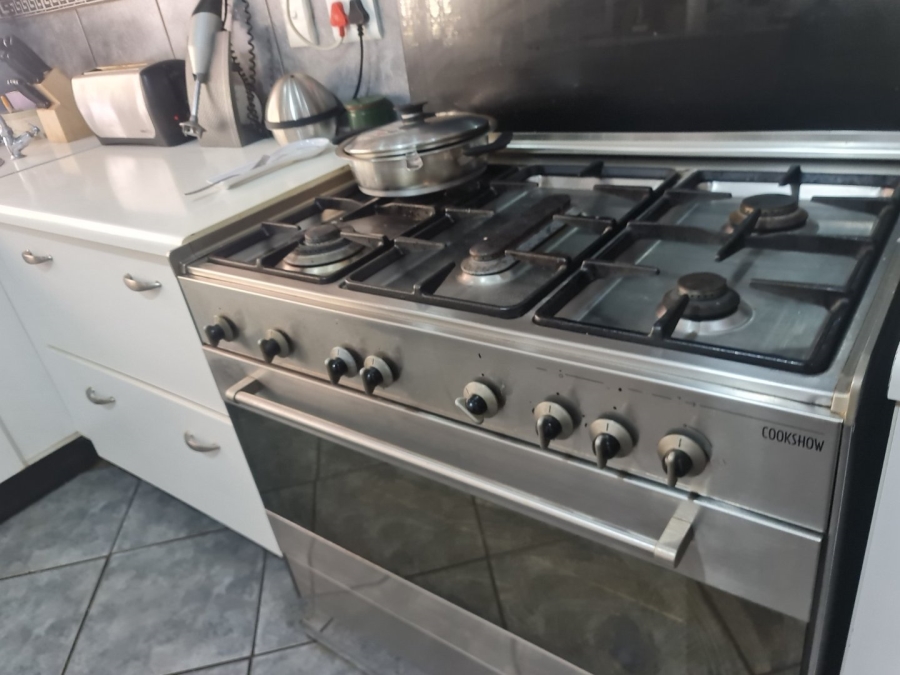 6 Bedroom Property for Sale in Protea Park North West